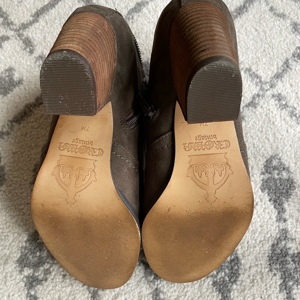 Lowered! 💥 Women’s Crown Vintage Taupe Booties - Picture 8 of 12